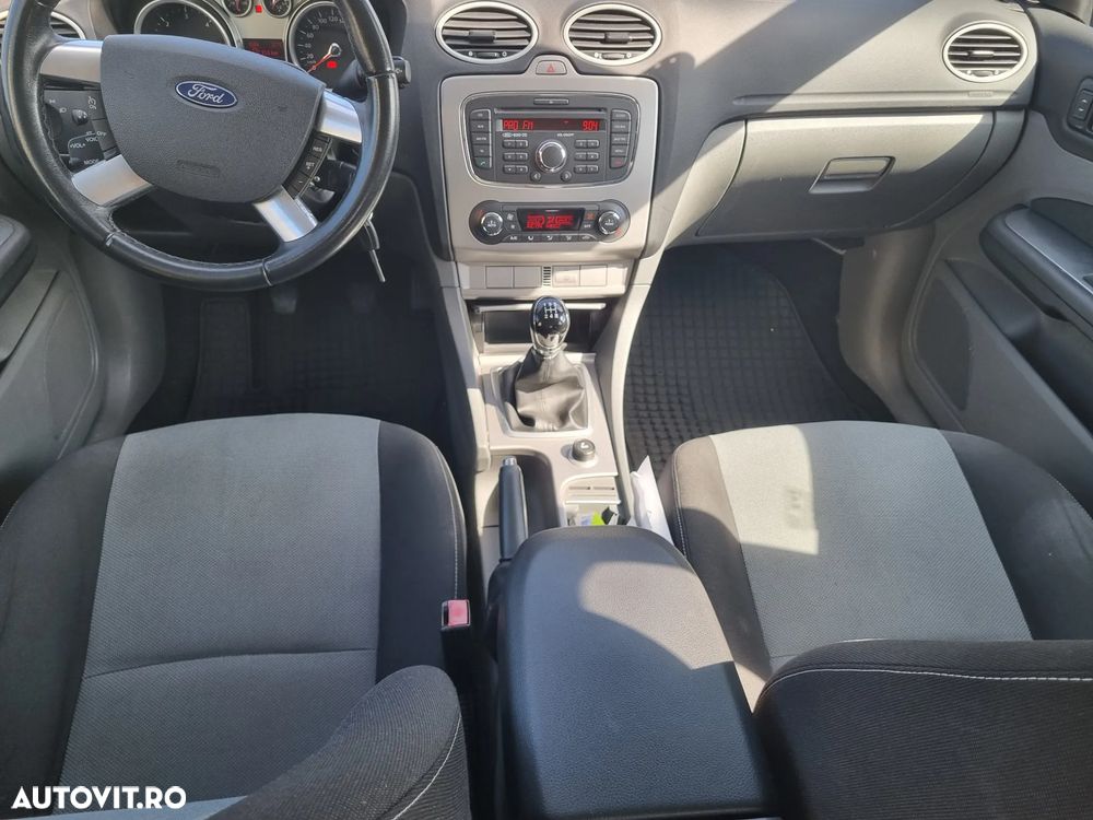 Ford Focus 1.6 TDCI DPF Ambiente - 8