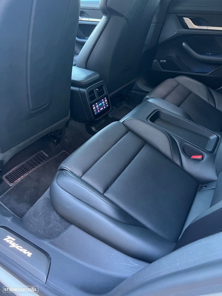 Porsche Taycan Turbo S - 33