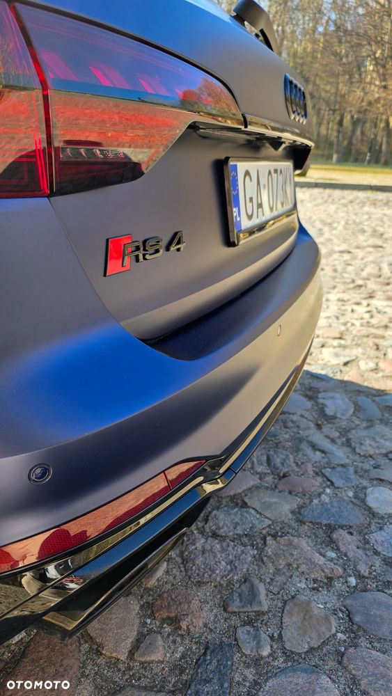 Audi RS4 Avant - 6