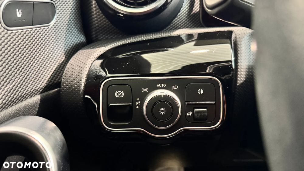 Mercedes-Benz CLA 180 Progressive 7G-DCT - 14