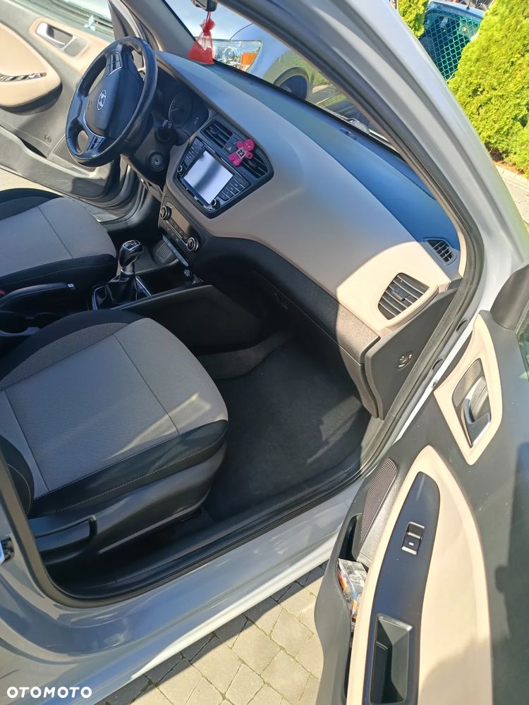 Hyundai i20 1.1 CRDi YES Gold - 11