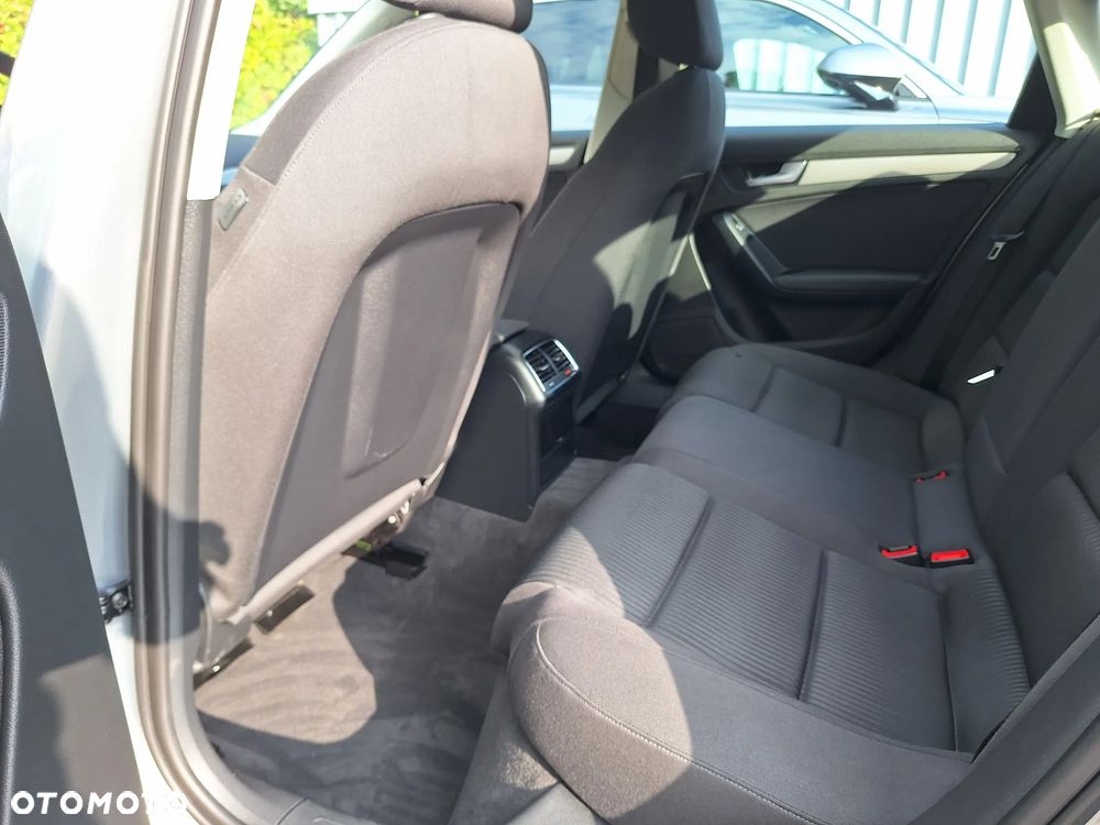 Audi A4 Limousine - 8