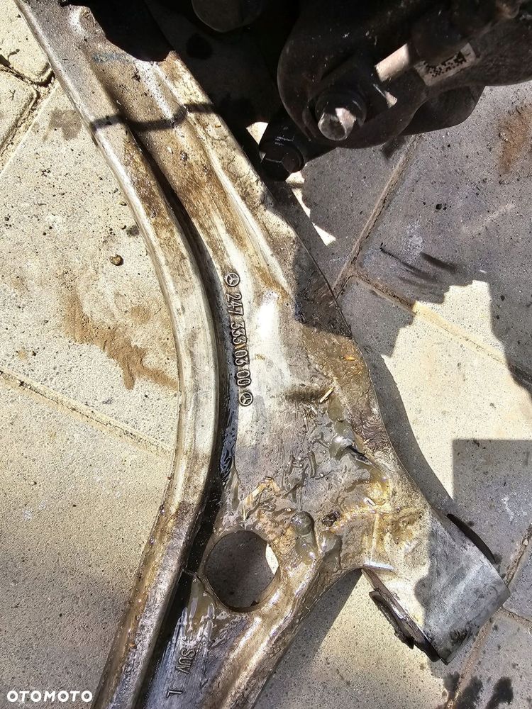 wahacz przedni lewy mercedes cla 118 a2473330300 - 2