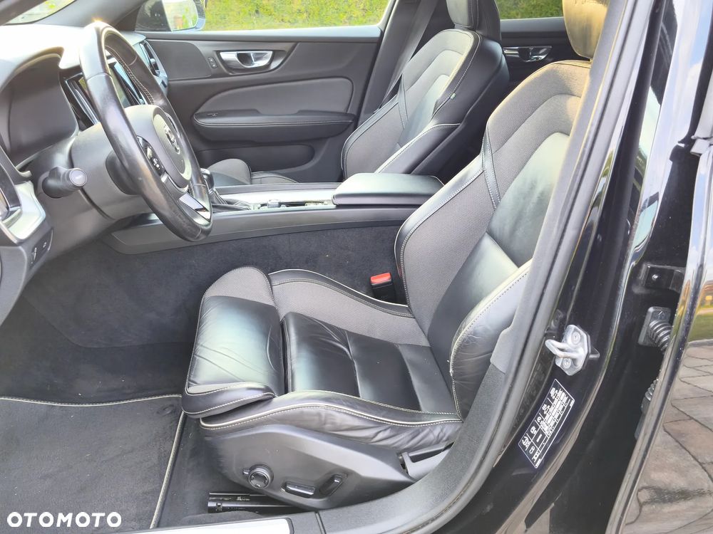 Volvo V60 D3 R-Design - 34