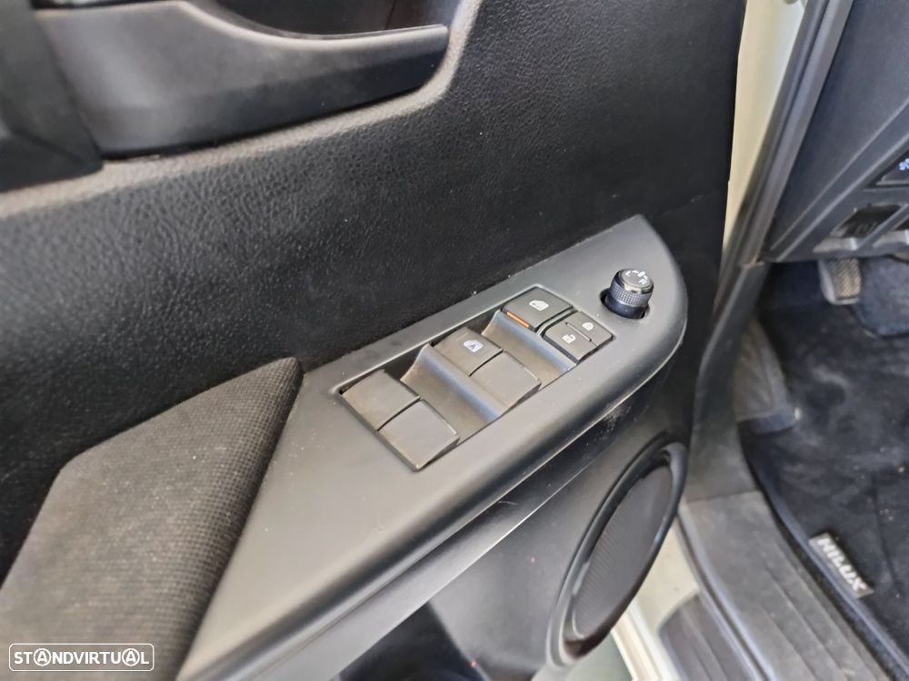 Toyota Hilux 2.4 D-4D 4WD CD CH - 19