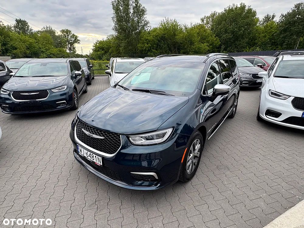 Chrysler Pacifica - 2