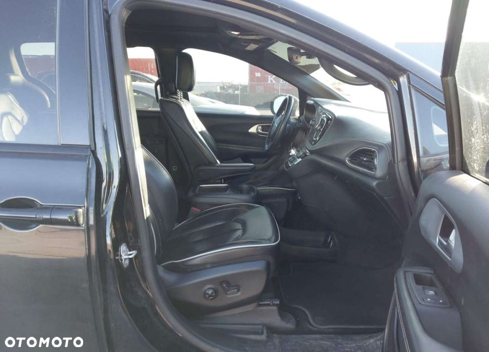 Chrysler Pacifica - 9