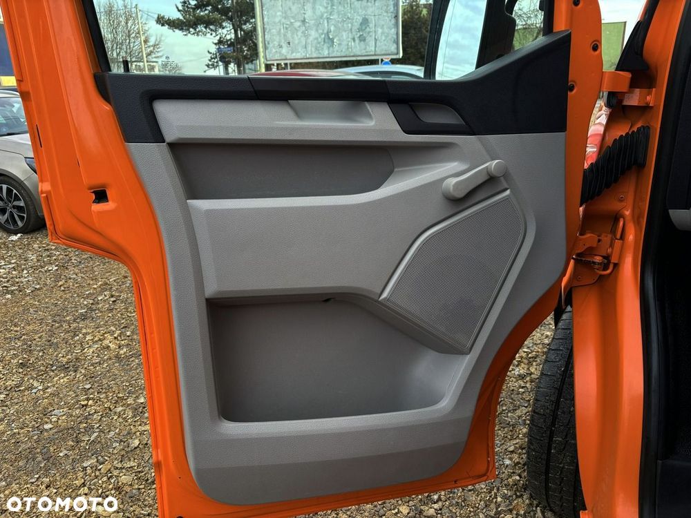 Volkswagen Transporter - 11
