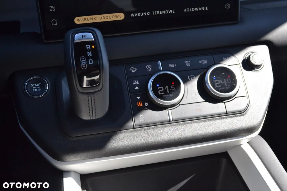 Land Rover Defender 110 D300 X-Dynamic SE - 9