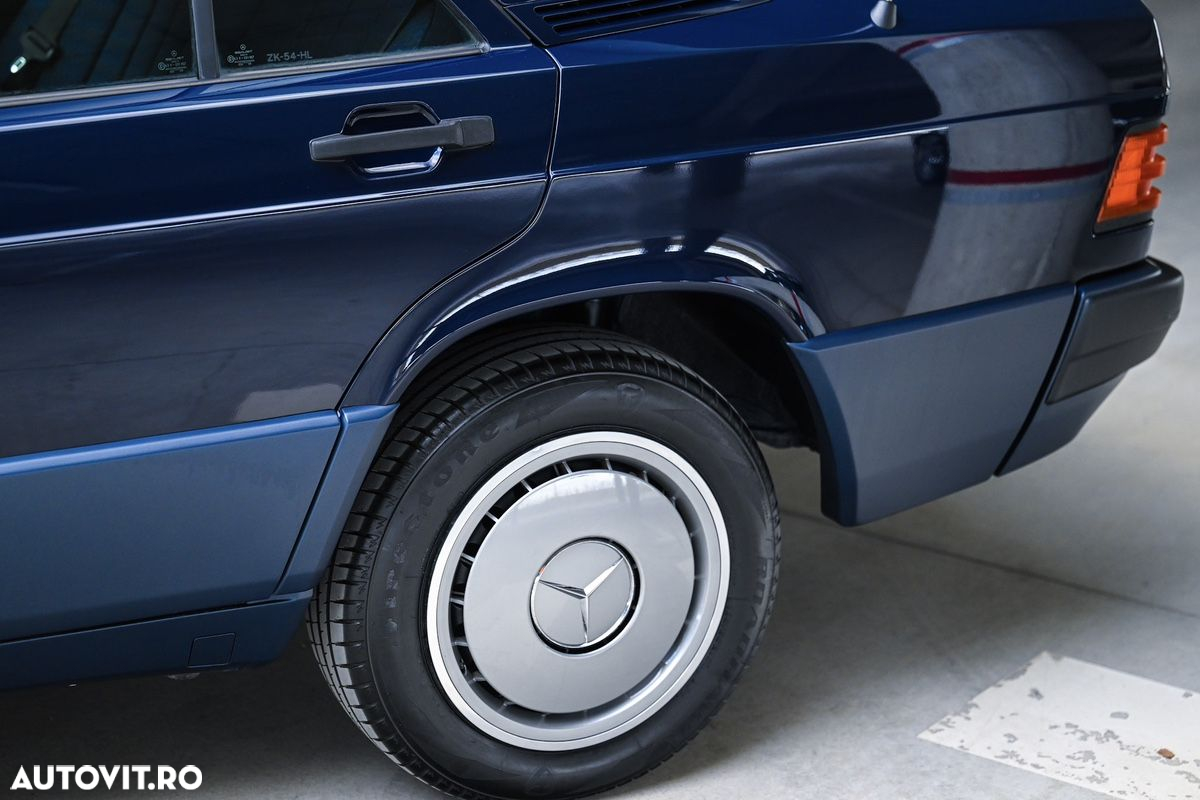 Mercedes-Benz 190 - 11