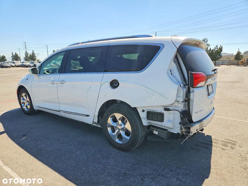 Chrysler Pacifica - 5