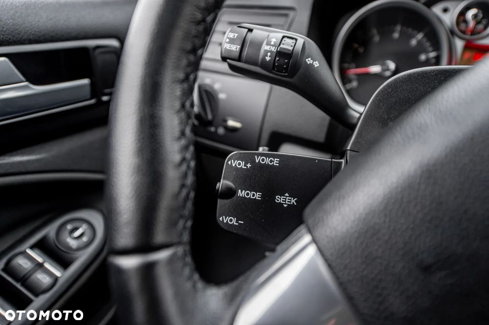 Ford Kuga 2.5 4x4 Titanium - 30