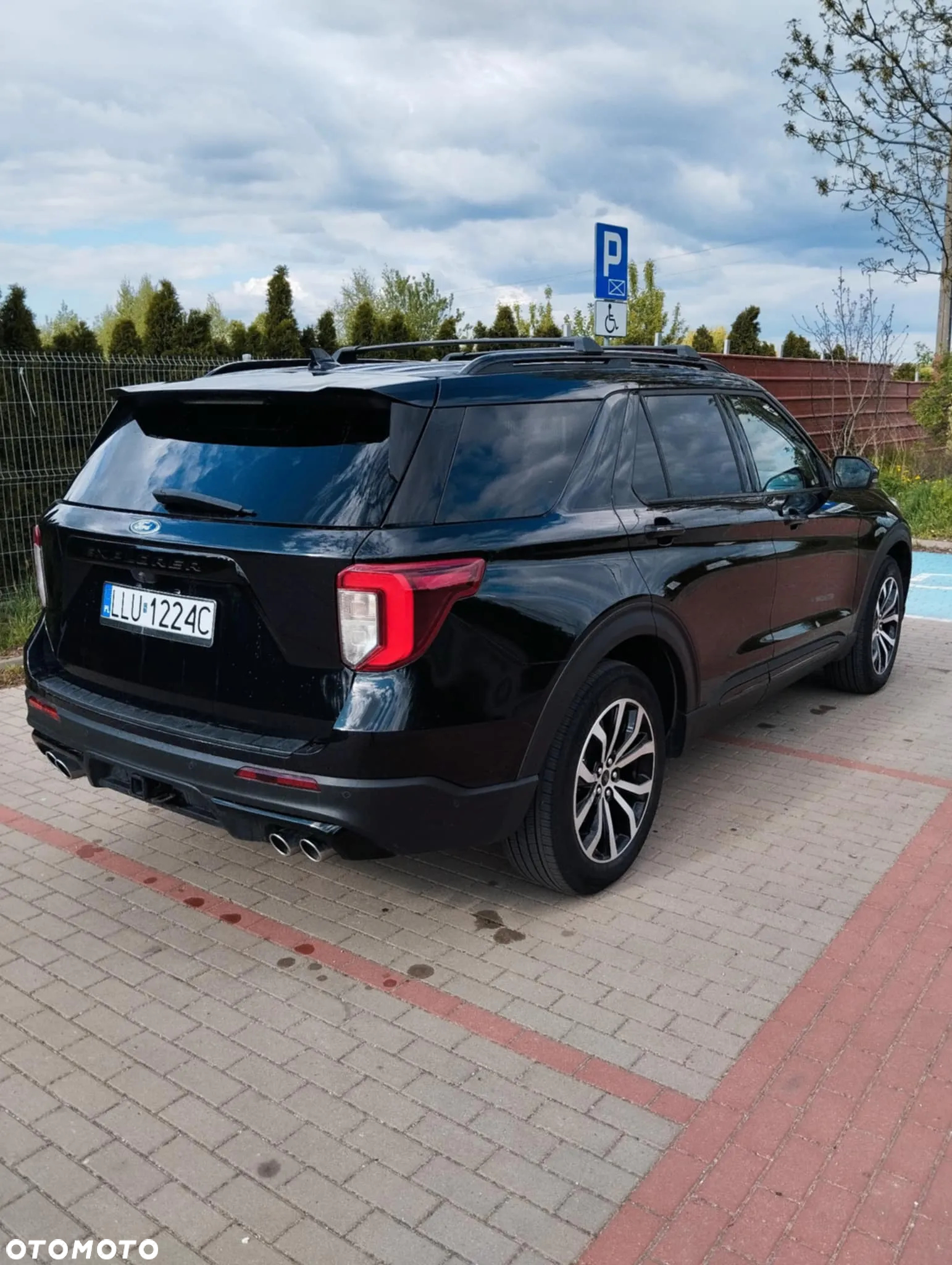 Ford Explorer - 22