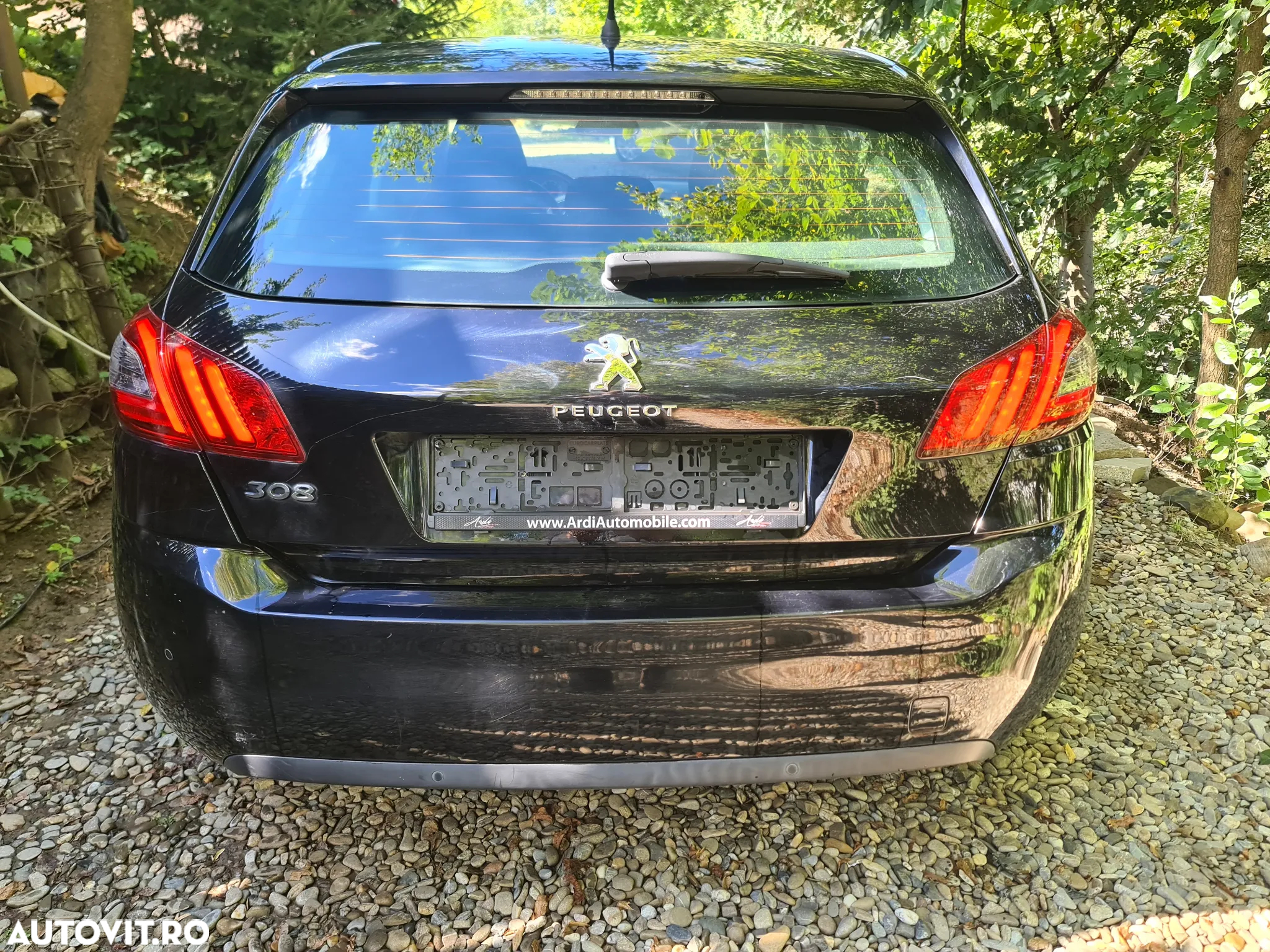 Peugeot 308 1.2 L PureTech Turbo S&S Allure - 8