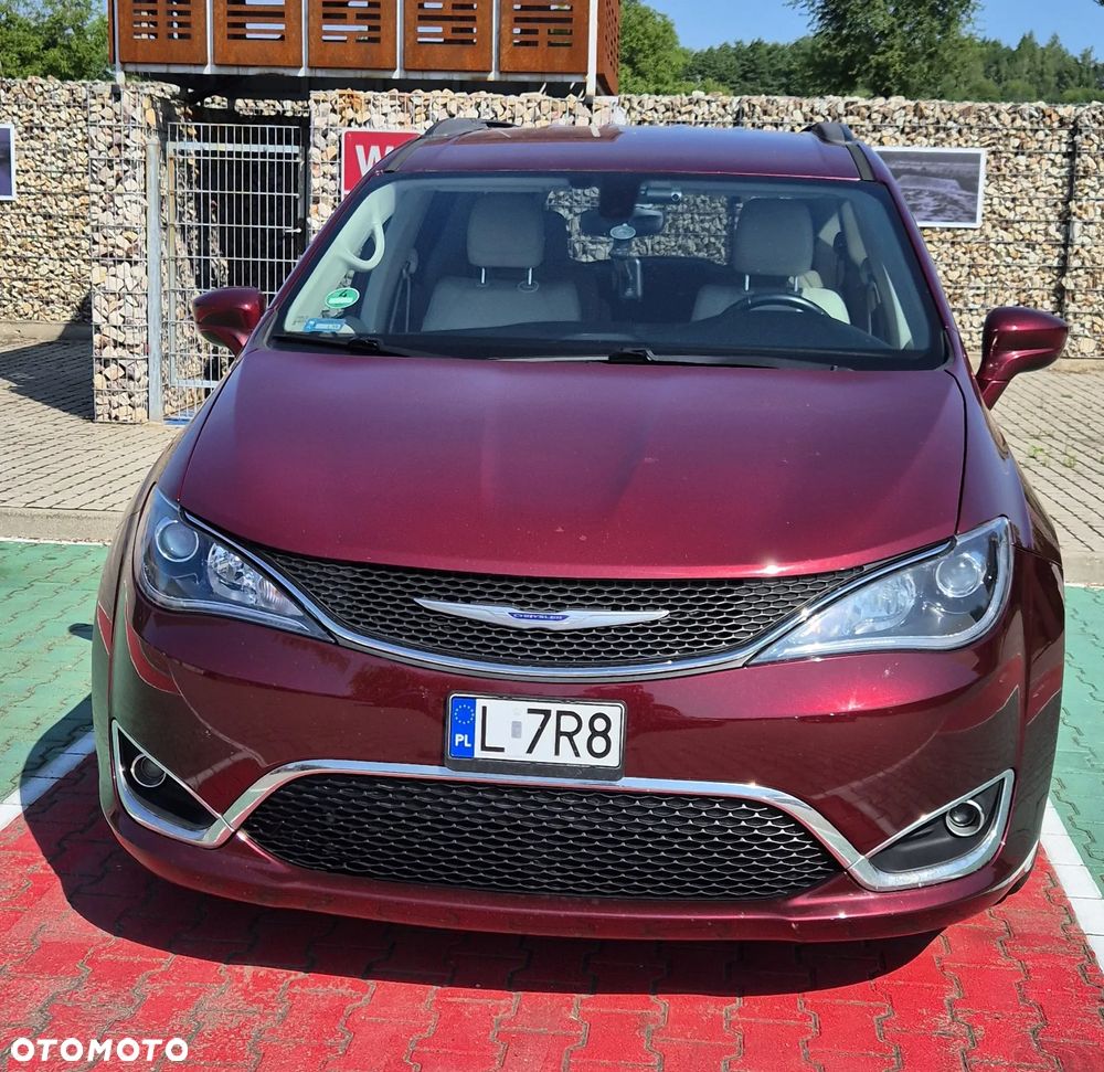 Chrysler Pacifica - 2