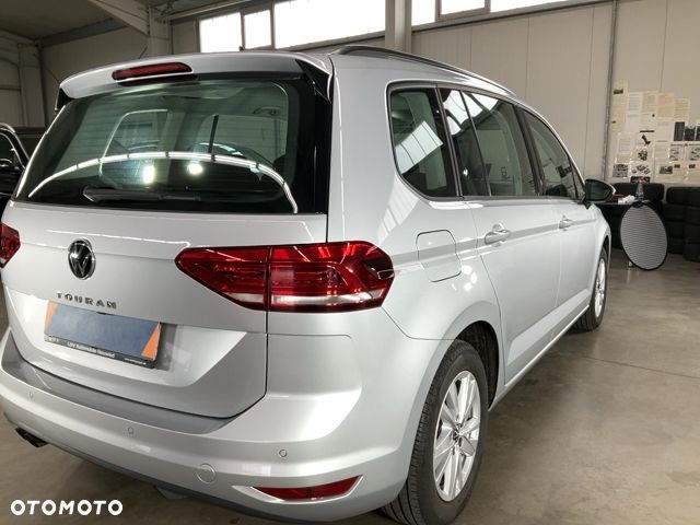 Volkswagen Touran 2023 photo 2