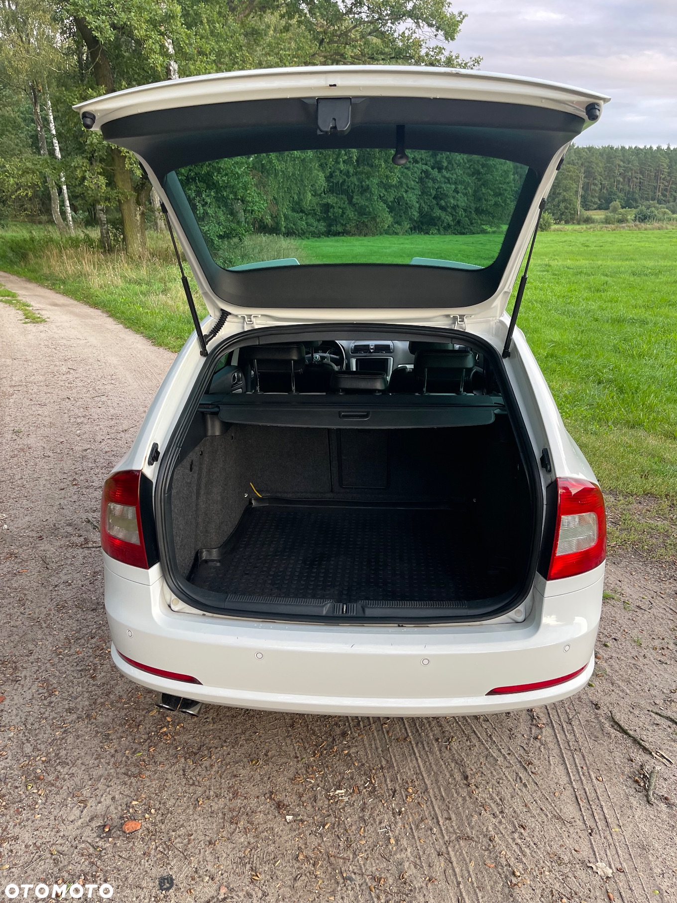 Skoda Octavia Combi 2.0 TDI DPF RS - 20
