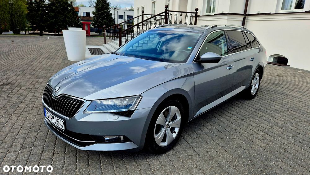 Skoda Superb 2.0 TDI DSG Sportline - 2