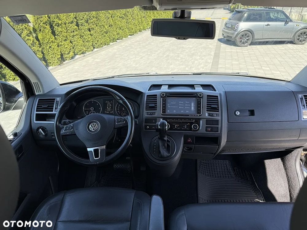 Volkswagen Caravelle - 8