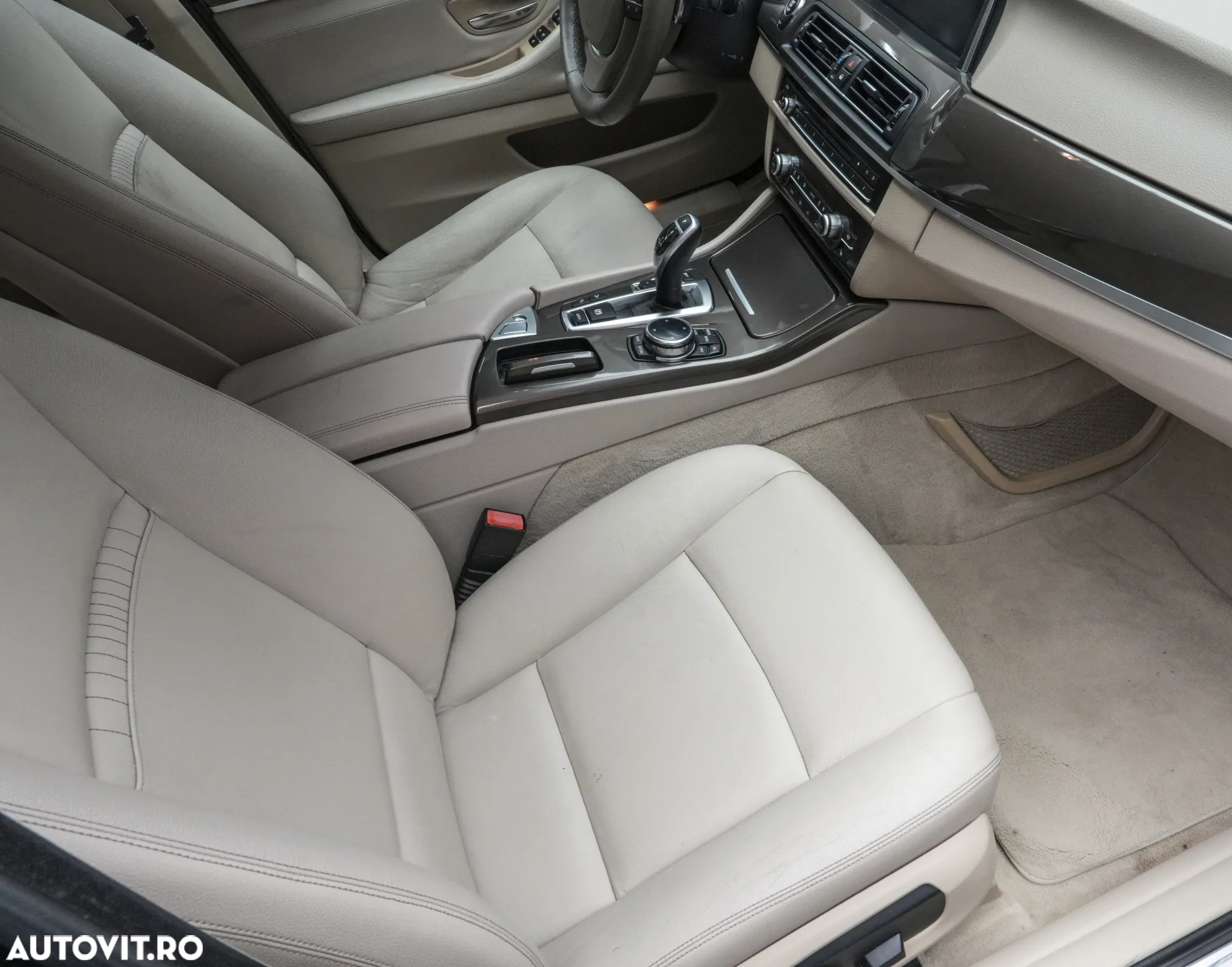 BMW Seria 5 525d xDrive Touring - 12