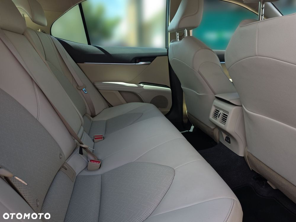 Toyota Camry 2.5 Hybrid Executive CVT - 10