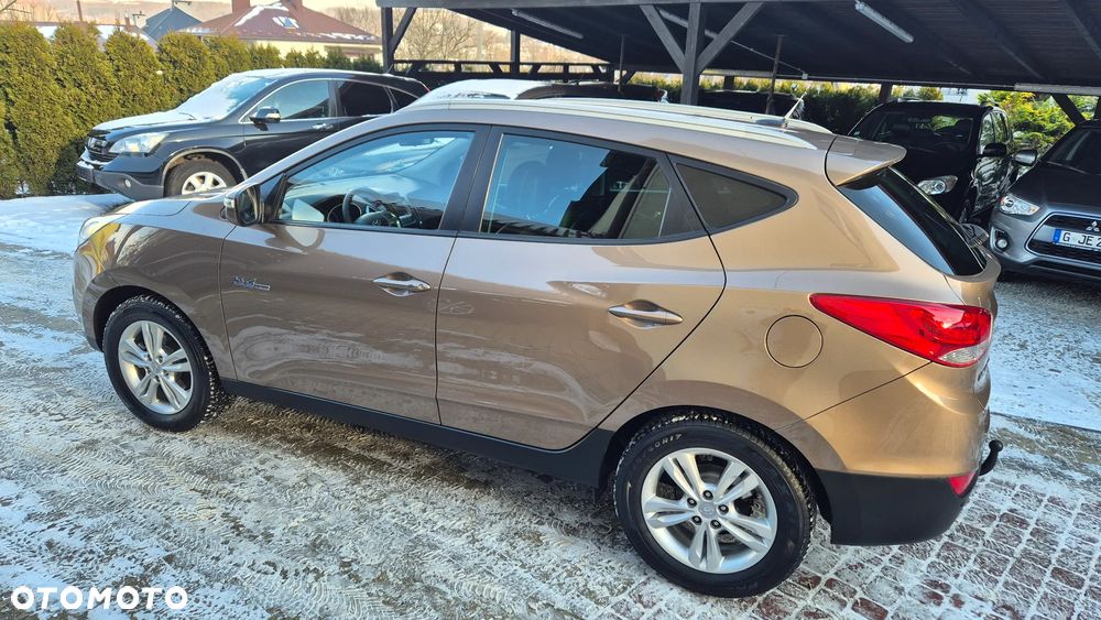 Hyundai ix35 1.7 CRDi 2WD blue Finale Gold - 9