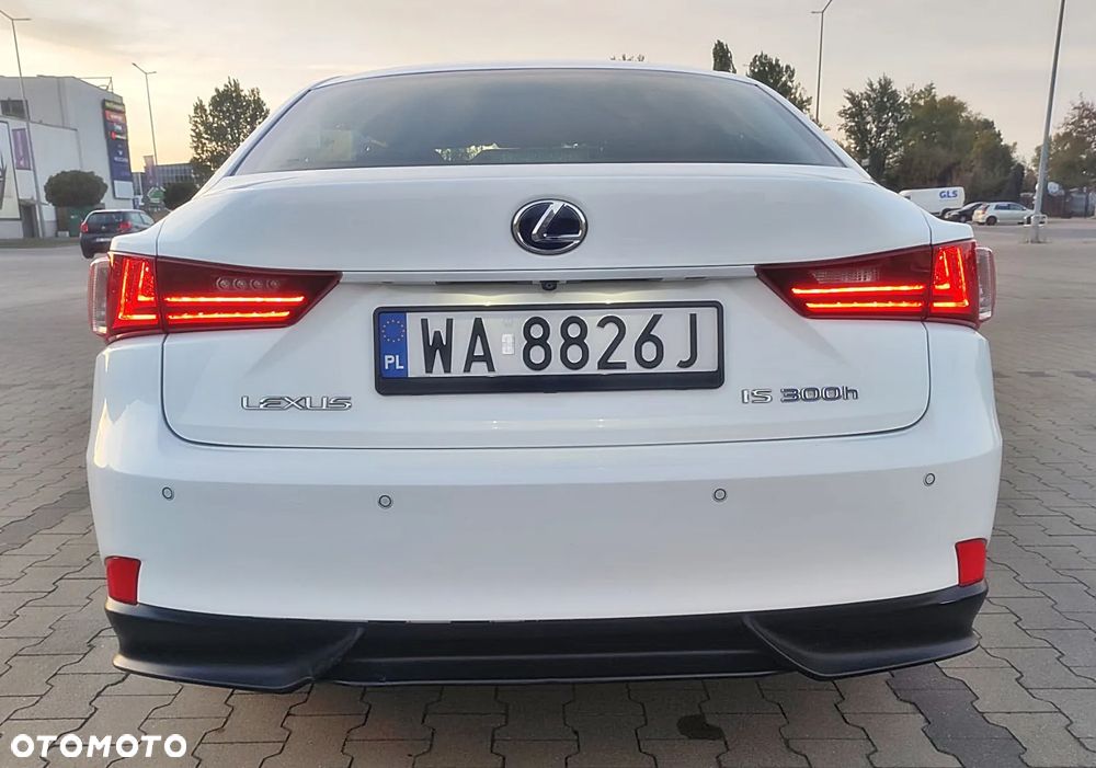 Lexus IS 300h F Sport - 8