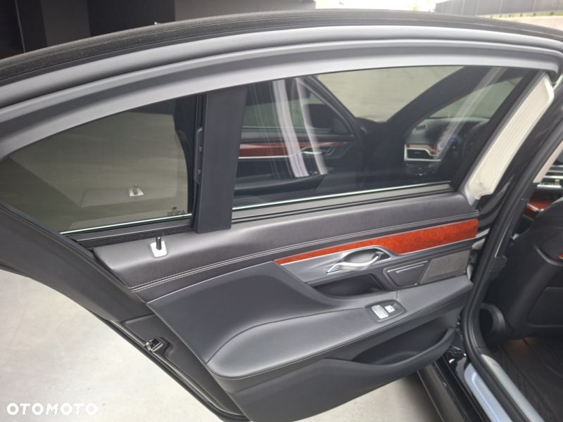BMW-ALPINA B7 Biturbo - 26