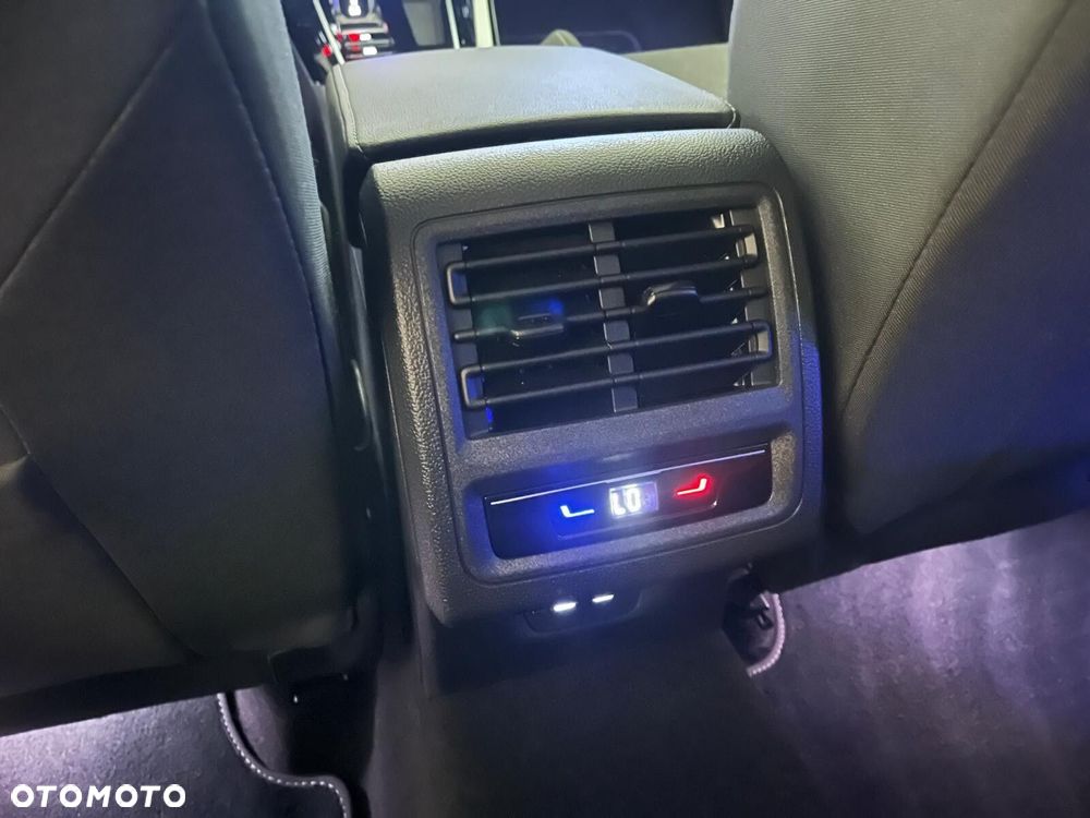 Volkswagen Golf - 28