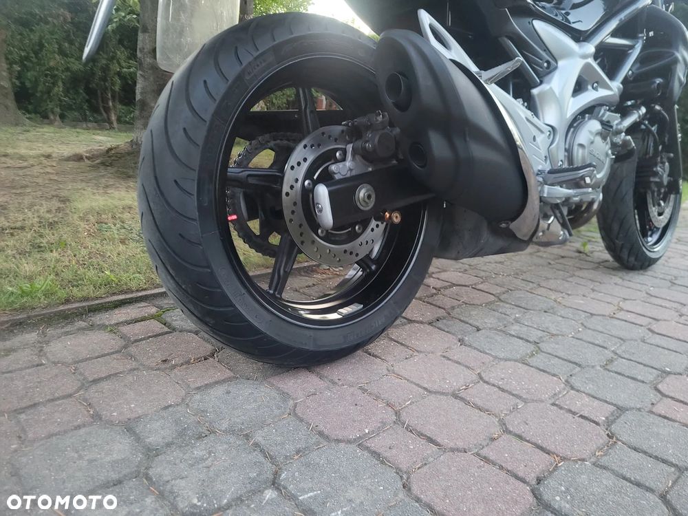 Suzuki Gladius - 13