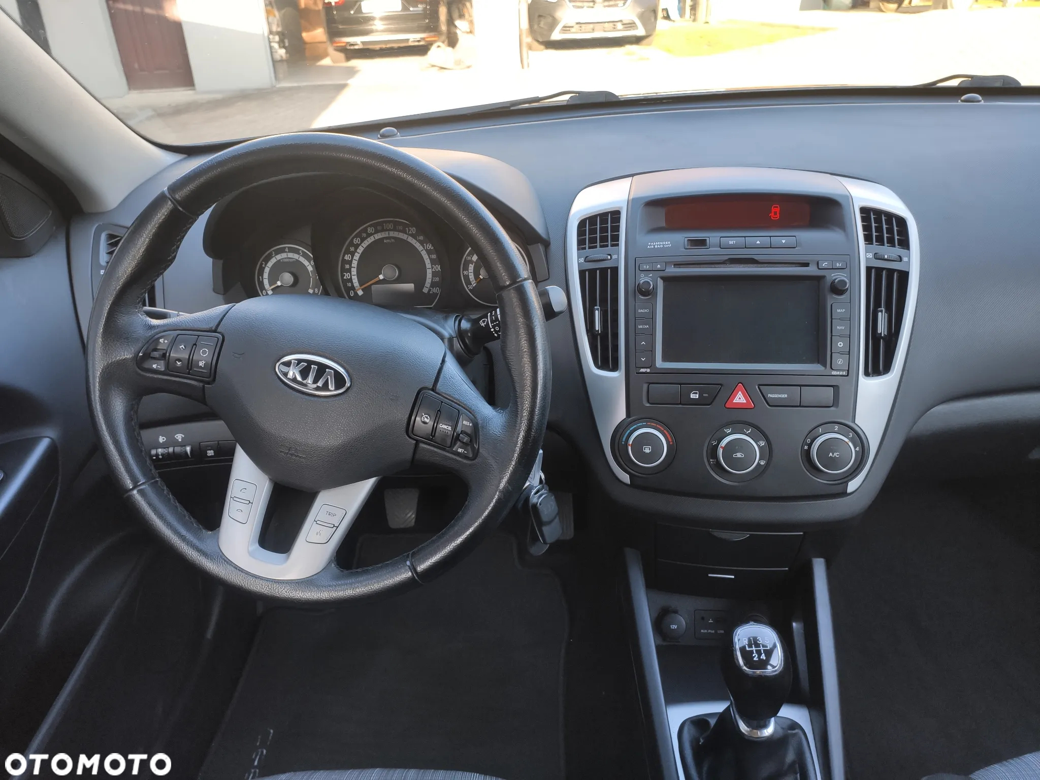 Kia Ceed - 10