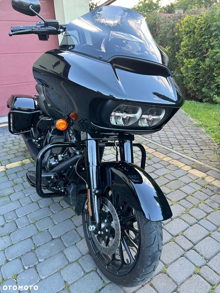 Harley-Davidson Touring Road Glide - 2