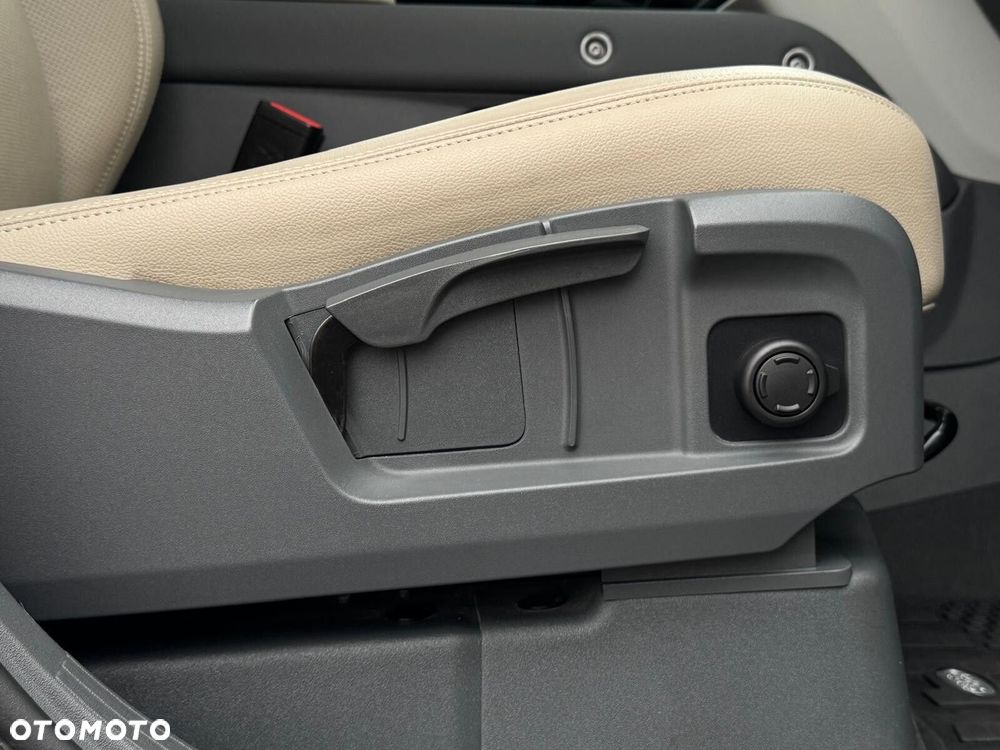 Land Rover Defender 2.0 P300 S - 29