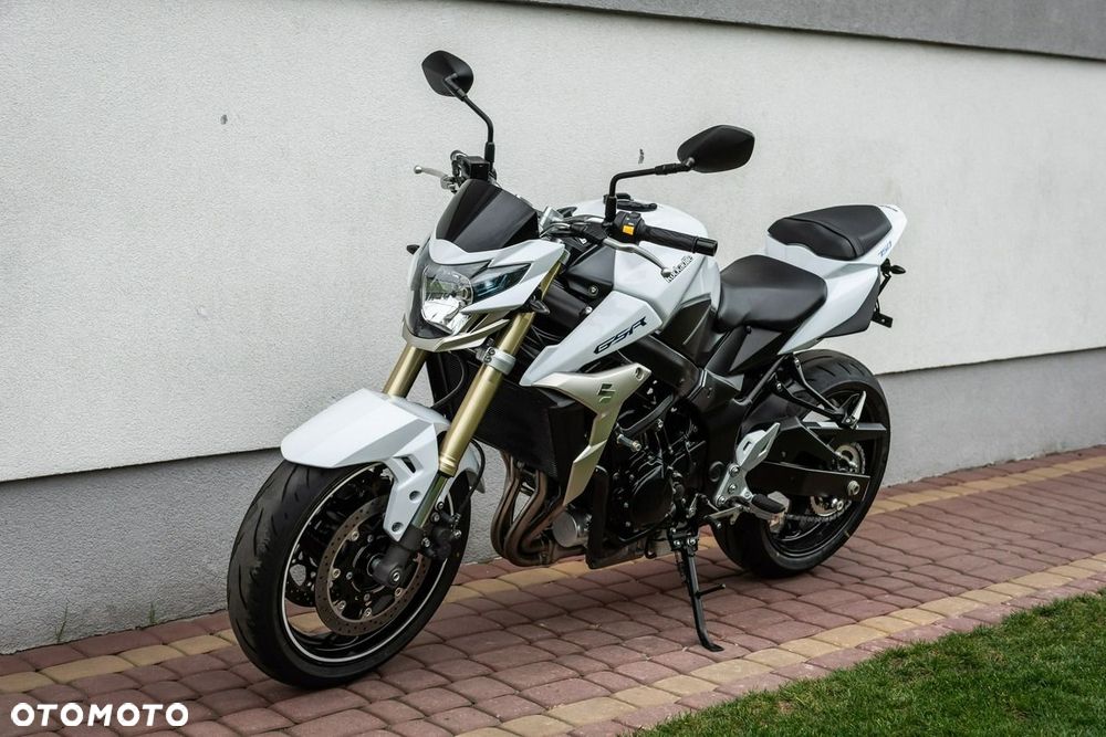 Suzuki GSR - 7