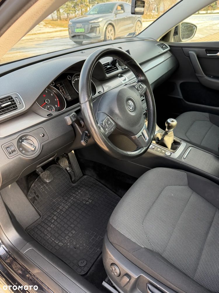 Volkswagen Passat - 11