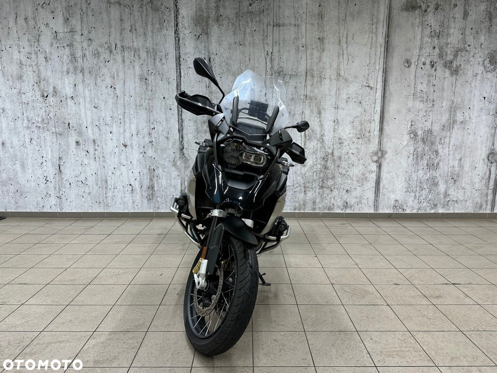 BMW R - 8