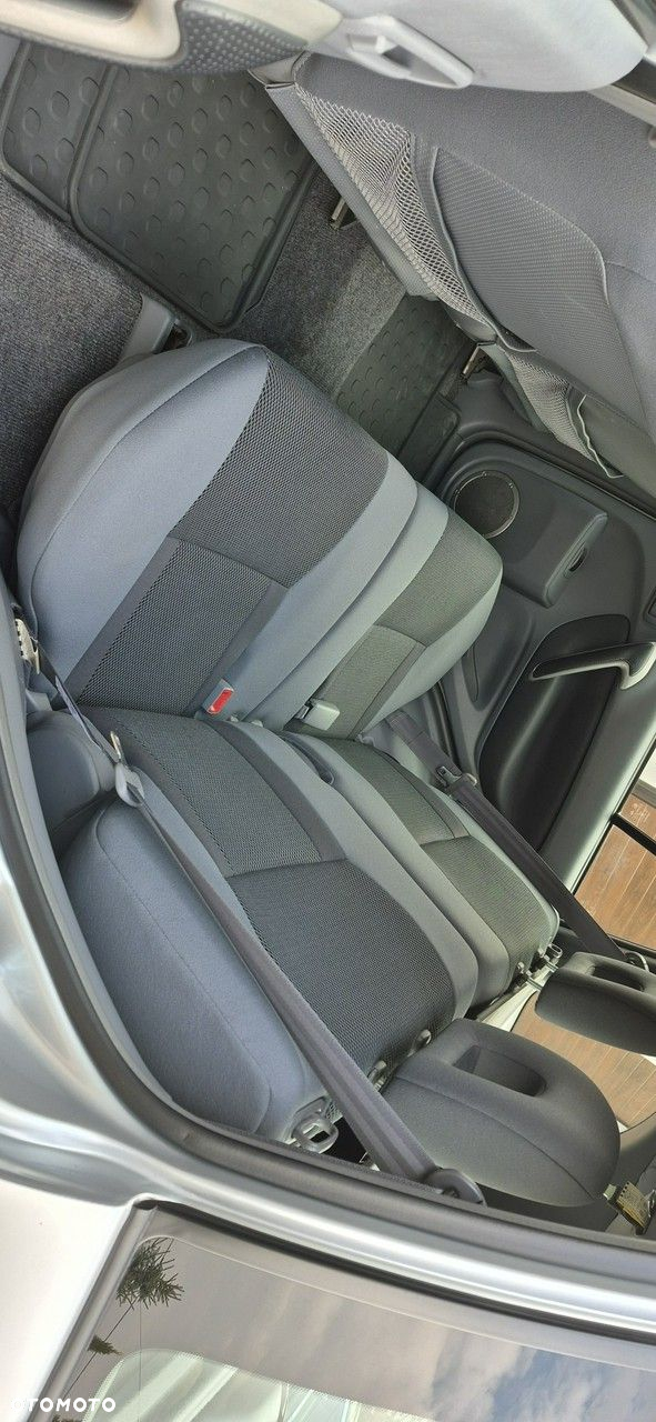 Toyota RAV4 2.0 VVT-i 4x4 - 11