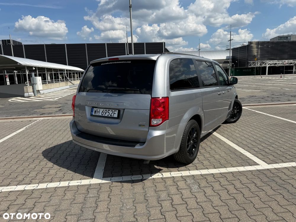 Dodge Grand Caravan - 21