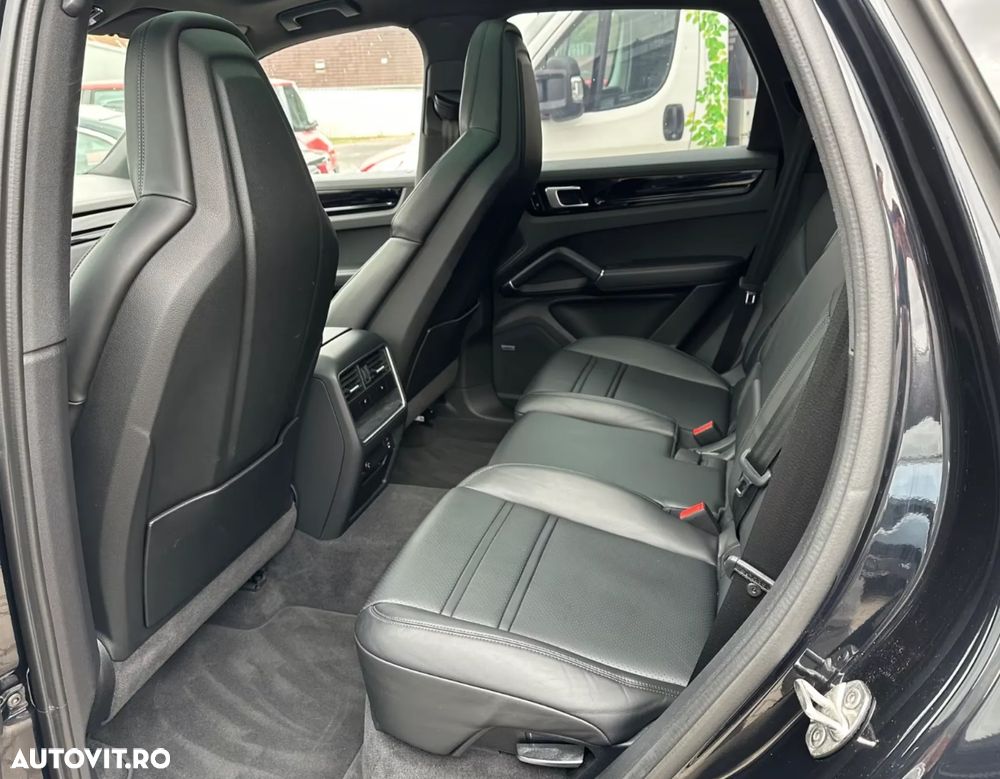 Porsche Cayenne - 9