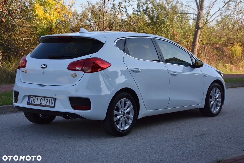 Kia Ceed 1.4 CVVT Dream-Team Edition - 11