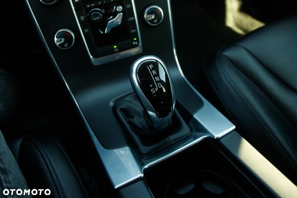 Volvo V60 D3 Geartronic Momentum - 23