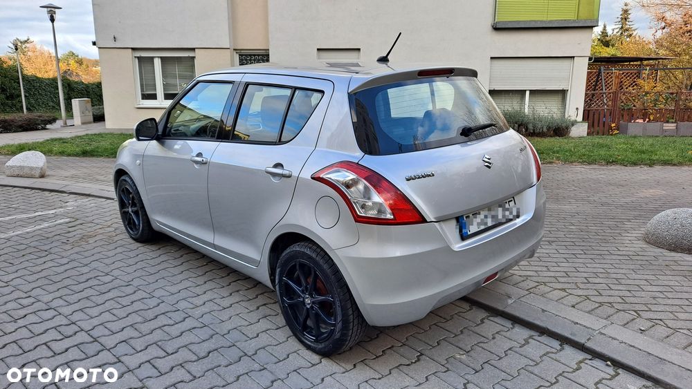 Suzuki Swift 2011 photo 3