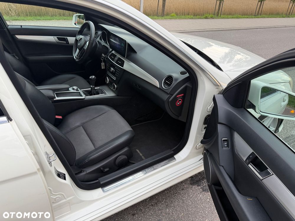 Mercedes-Benz Klasa C 180 BlueEFFICIENCY Avantgarde - 19