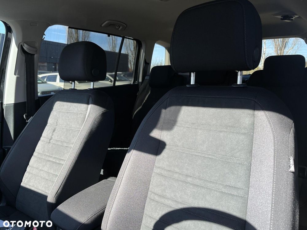 Volkswagen Touran - 17