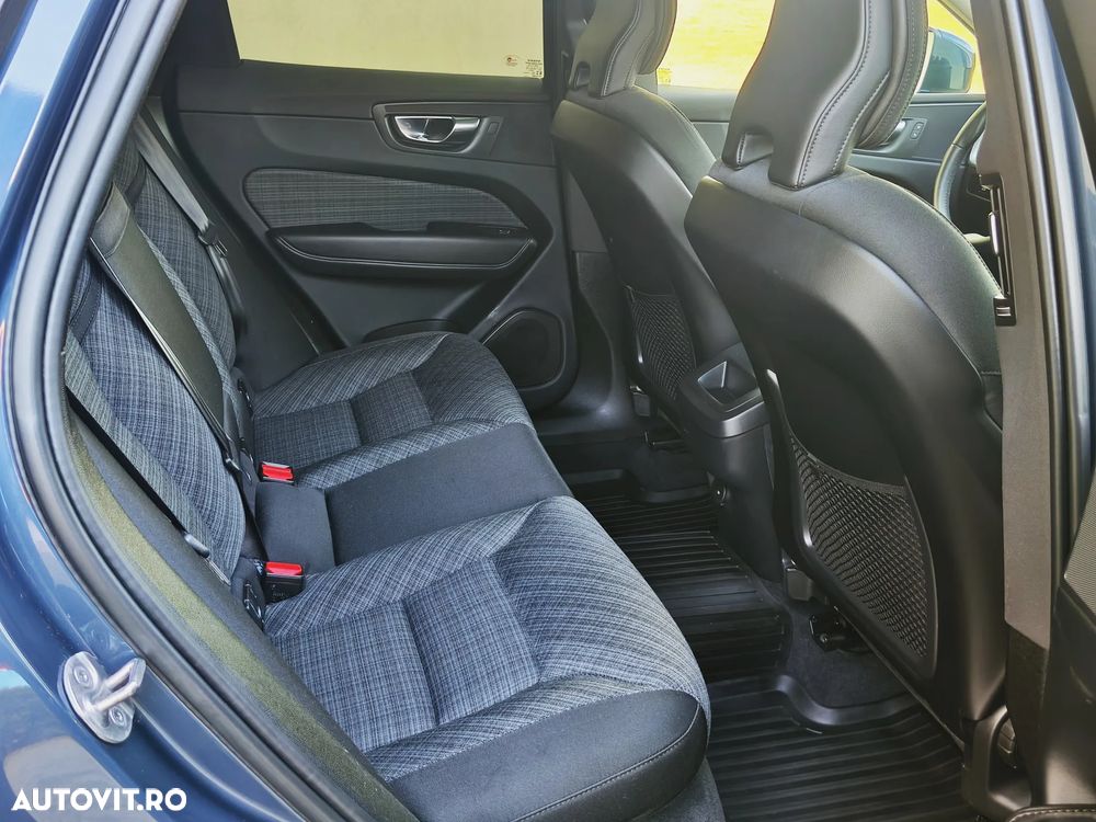 Volvo XC 60 B4 MHEV Momentum Pro - 10