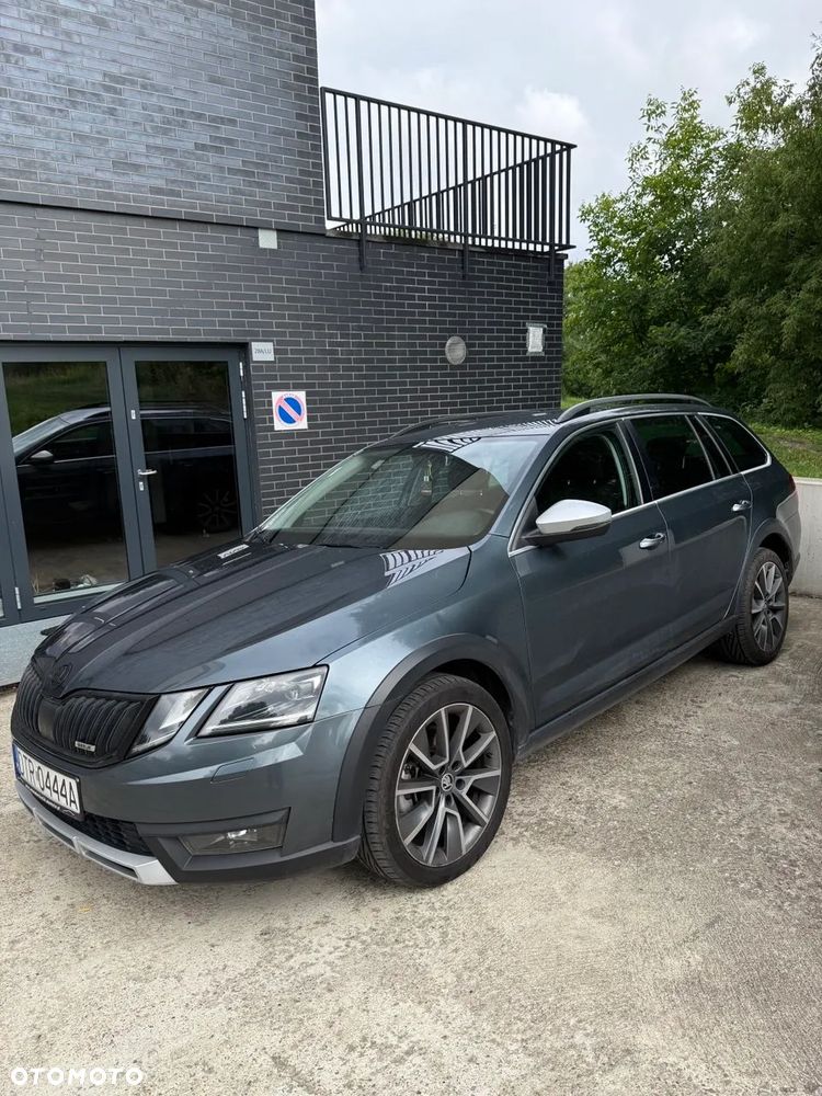 Skoda Octavia Scout 2.0 TDI 4x4 DSG - 3