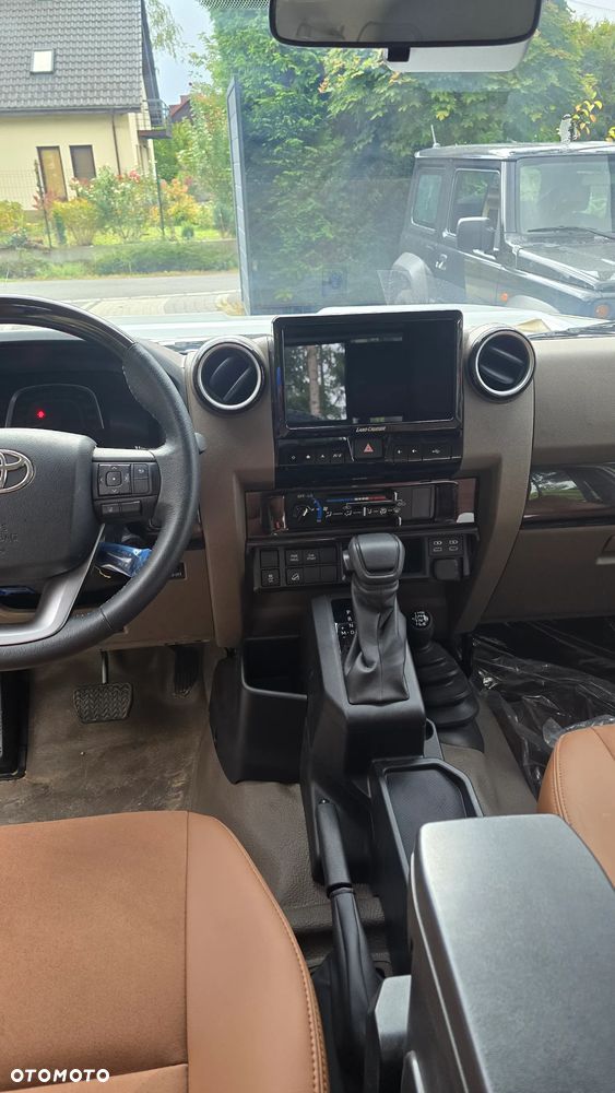 Toyota Land Cruiser - 30