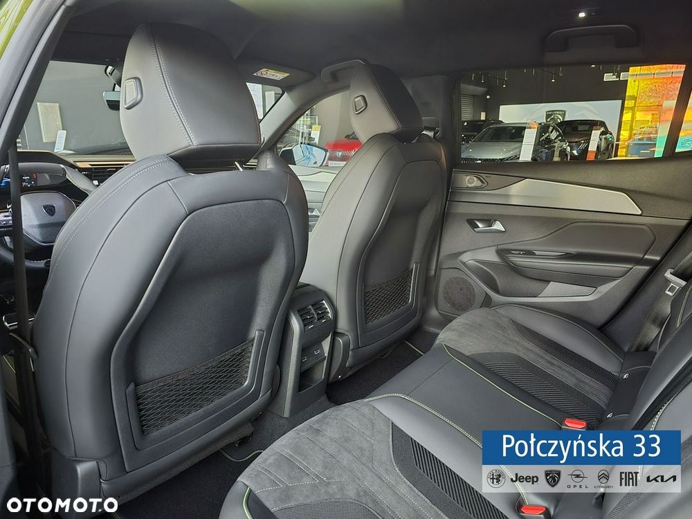 Peugeot 408 - 18
