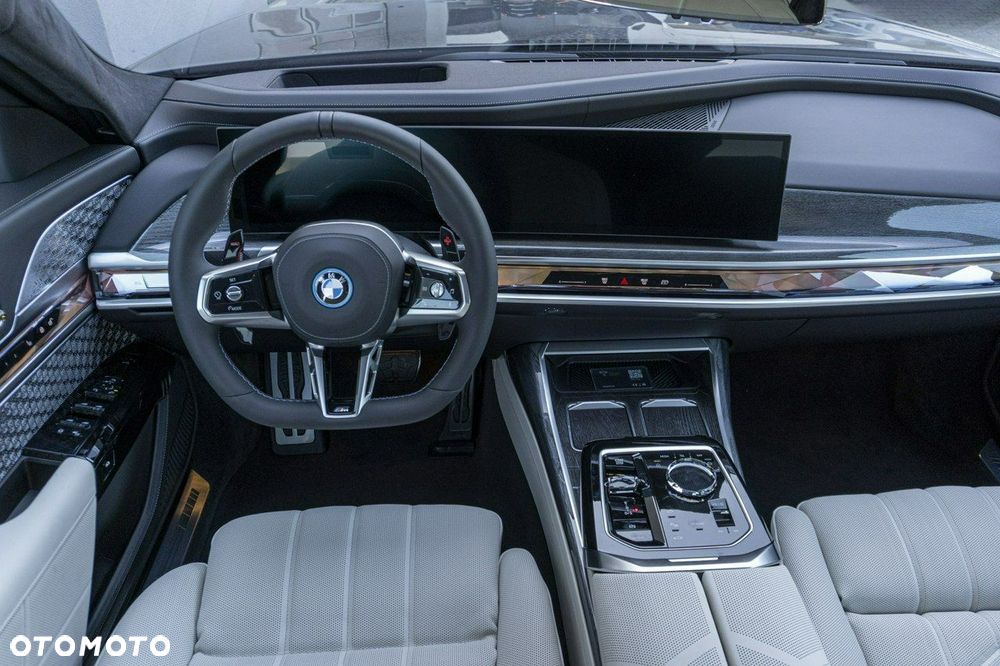 BMW Seria 7 M760e PHEV xDrive sport - 16