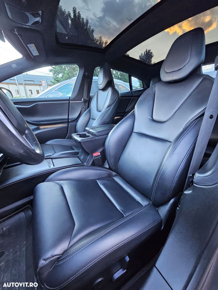 Tesla Model S - 12